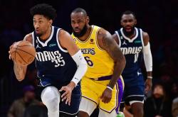 关于里昂关键时刻主帅复盘今晚达拉斯独行侠调整名单以备NBA常规赛，清晨洛杉矶湖人止住颓势直接炸裂的信息爱游戏平台