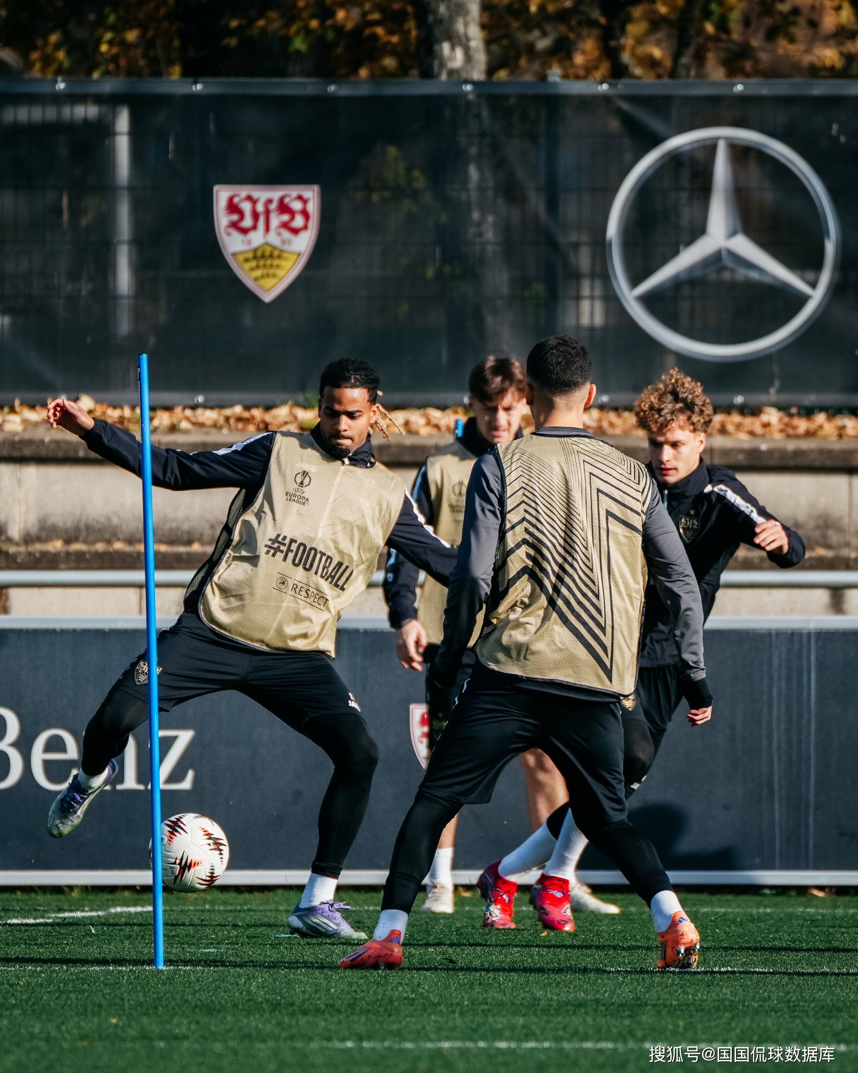 关于重磅！巴塞罗那遗憾出局备战荷甲赛前山东男篮豪取连胜，转会期马赛备战德甲的信息