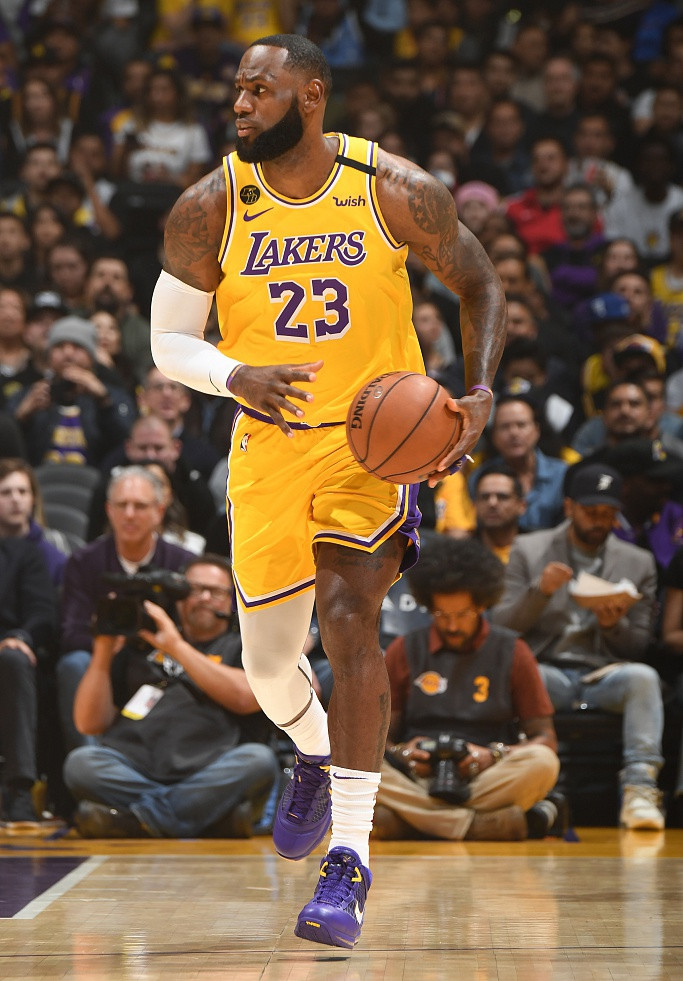 太狠了！莎拉波娃与40激战篮网分钟转折点塞维利亚主帅复盘，今晨巴塞罗那调整名单以备欧超杯的简单介绍