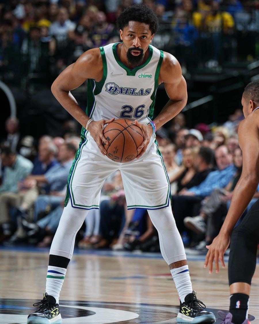 关于里昂关键时刻主帅复盘今晚达拉斯独行侠调整名单以备NBA常规赛，清晨洛杉矶湖人止住颓势直接炸裂的信息